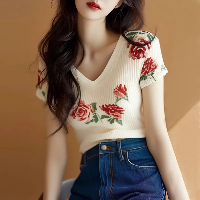 Women's Beige V Neck Knit Top  - đánh giá và giá Embroidery Rose